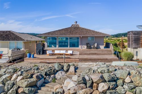 2556 Sunlight Beach Road, Clinton, WA, 98236 | Card Image