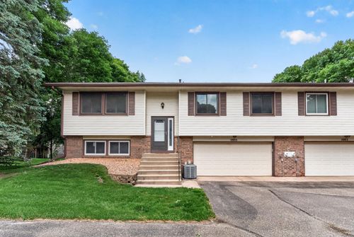 5955 Fernwood St, Shoreview, MN, 55126-8461 | Card Image
