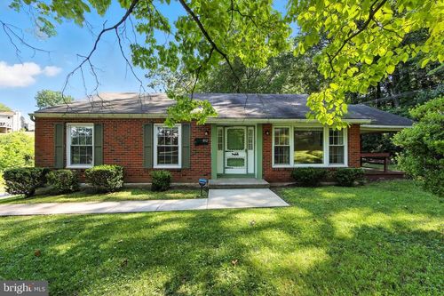 812 Mennonite Rd, ROYERSFORD, PA, 19468-3008 | Card Image