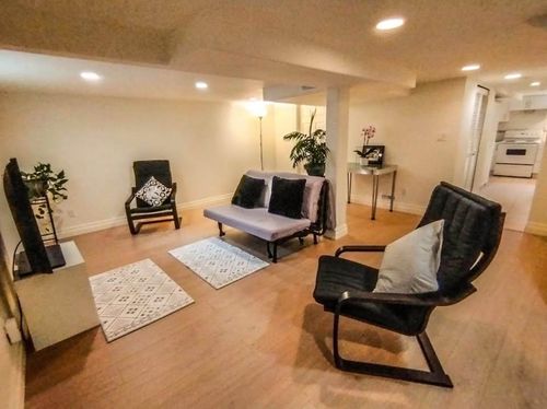 737 Robinson St, Coquitlam, BC, V3J4E9 | Card Image