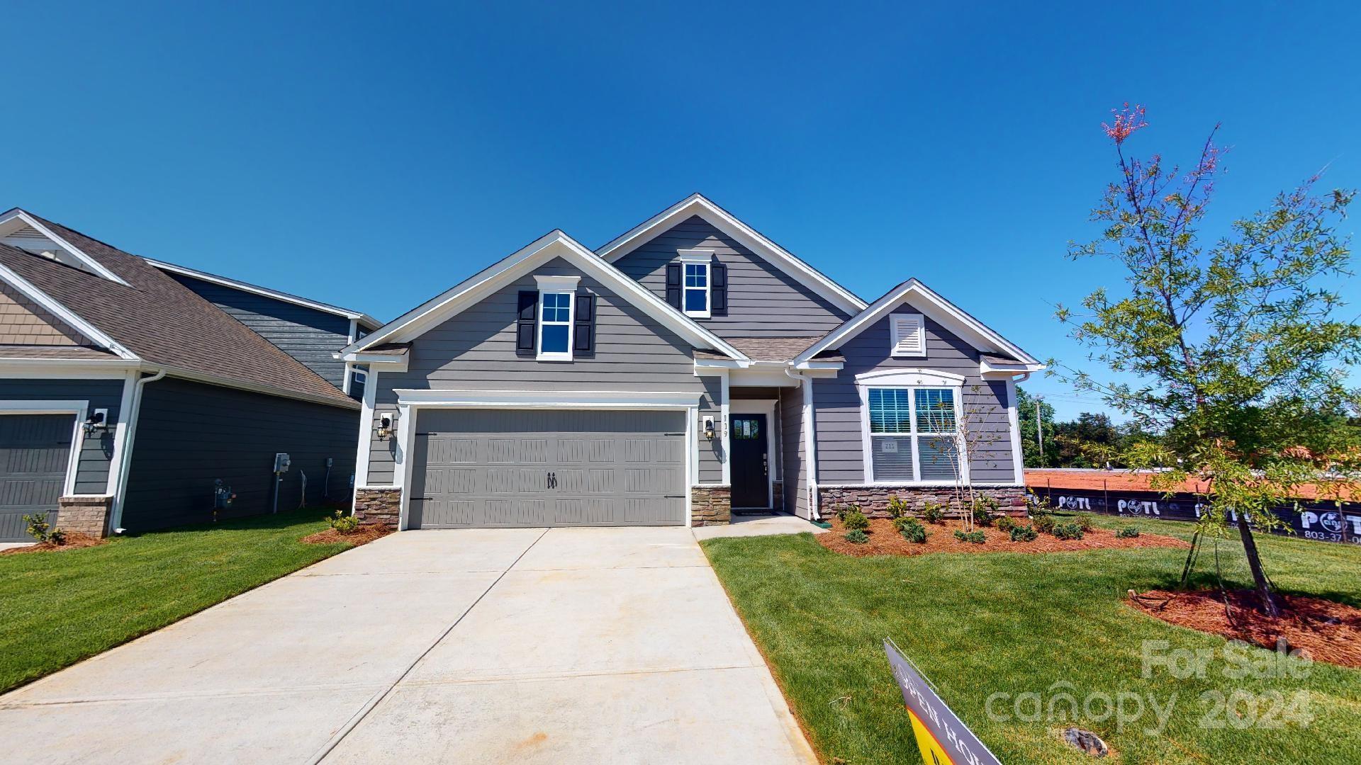 Silverthorne Ct, Hendersonville, NC 28792