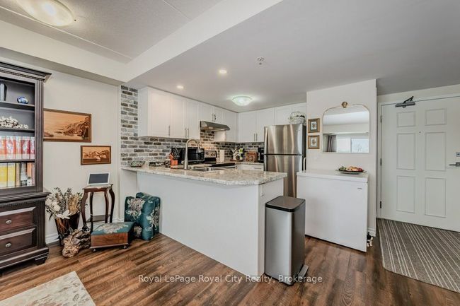 309 - 7 Kay Cres, Condo with 2 bedrooms, 2 bathrooms and 1 parking in Guelph ON | Image 13
