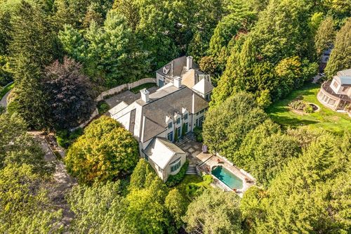 120 Cabot St, Chestnut Hill, MA, 02467-2818 | Card Image