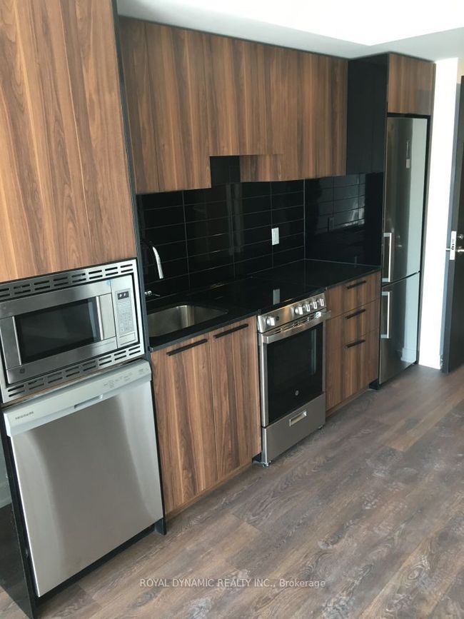 1006 - 501 Yonge St, Condo with 0 bedrooms, 1 bathrooms and null parking in Toronto ON | Image 5
