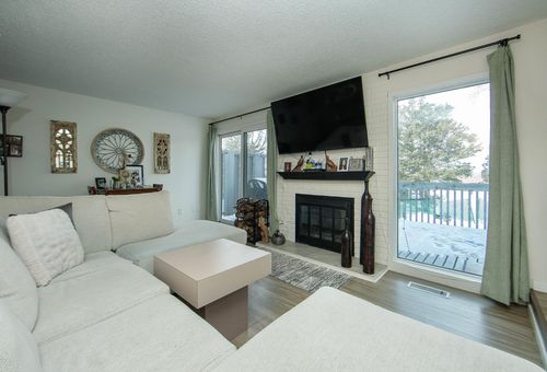 2330 Dusty Rd, Waterloo, IA, 50701-9733 | Card Image