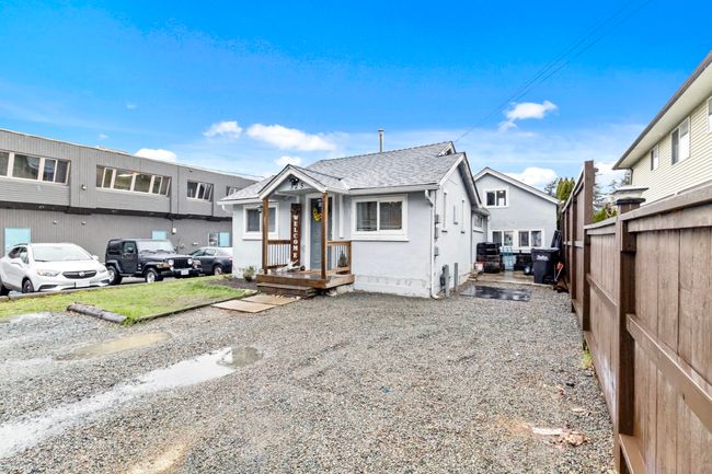 325 Hudson Bay Street, House other with 3 bedrooms, 1 bathrooms and 4 parking in Hope BC | Image 2
