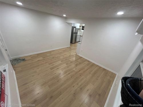 667 Heights Rd, Lake Orion, MI, 48362-2624 | Card Image