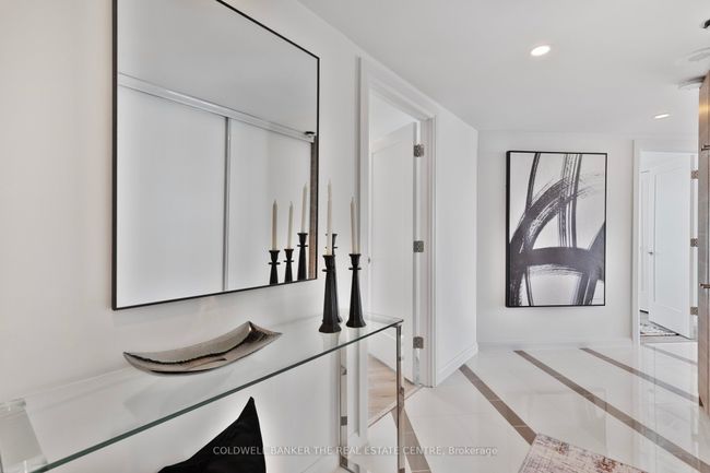 2002 - 99 Harbour Sq, Condo with 2 bedrooms, 2 bathrooms and 1 parking in Toronto ON | Image 9