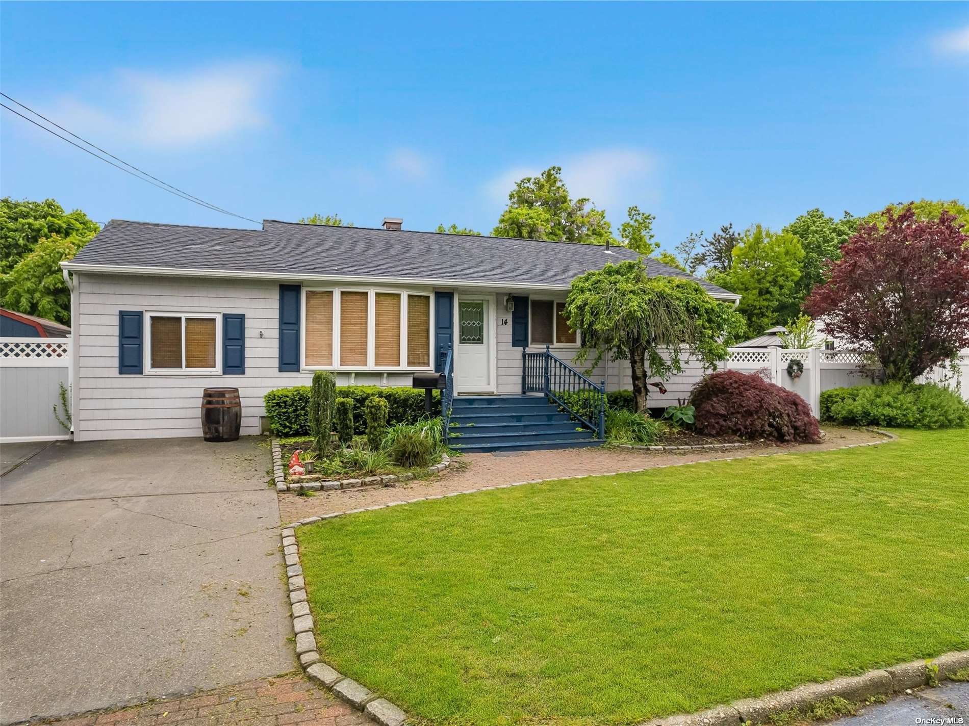 Rugby St, Brentwood, NY 11717