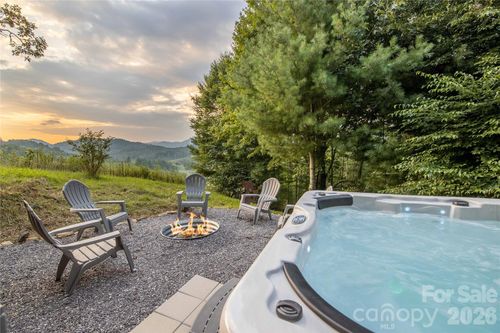 348 Dandelion Ln, Burnsville, NC, 28714-5922 | Card Image