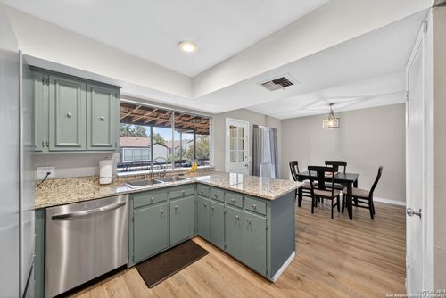 apt-15d-3803 Barrington St, San Antonio, TX, 78217-4105 | Card Image