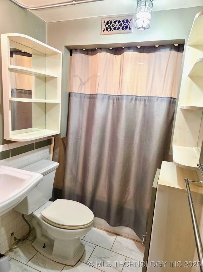 2nd Bathroom | Image 19