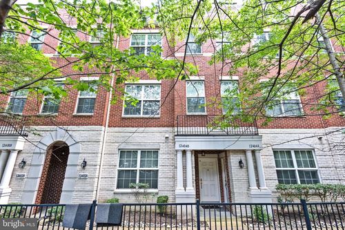 12404b-12404 Liberty Bridge Rd, FAIRFAX, VA, 22033-6041 | Card Image