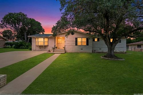 21 Ohio St, New Braunfels, TX, 78130-8105 | Card Image