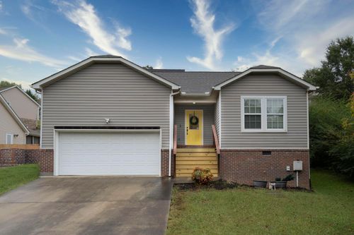 9429 Hackberry Ln, Soddy Daisy, TN, 37379-8861 | Card Image