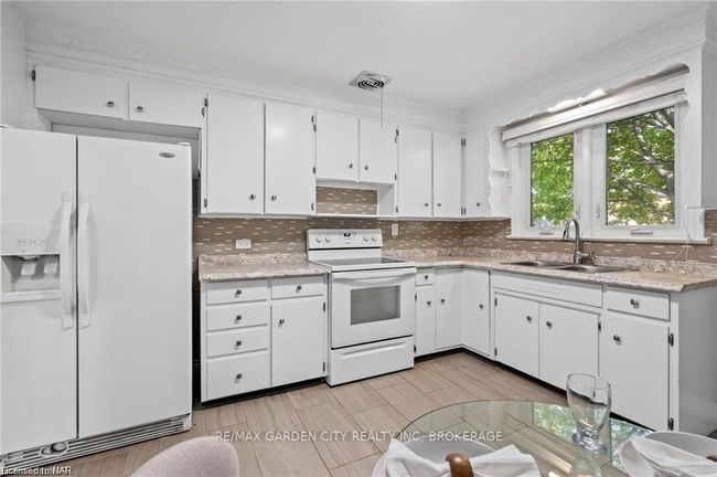 246 York St, House other with 3 bedrooms, 2 bathrooms and 3 parking in Saint Catharines ON | Image 17