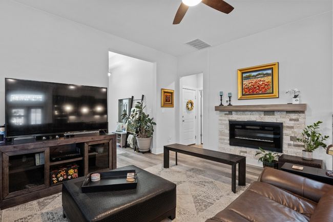 There's plenty of space for oversized furniture in the living room | Image 6