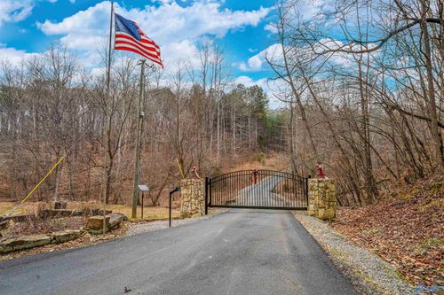 3851 Hixon Rd Nw, Fort Payne, AL, 35967-8409 | Card Image