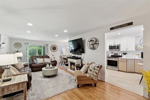 107-107 Fairfield Dr N, Saint James, NY, 11780-3300 | Card Image