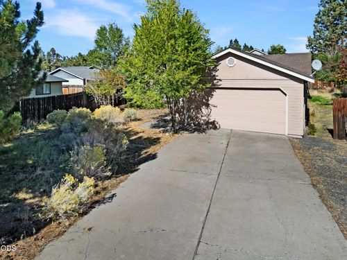2052 Ne Red Rock Ln, Bend, OR, 97701-6533 | Card Image