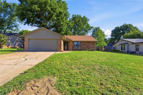 132 W Jefferson Street, Broken Arrow, OK, 74011 | Card Image