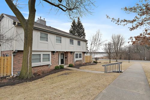 886 Bristol Dr, Barrington, IL, 60010-4507 | Card Image
