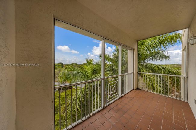 APT-501 - 3600 Oaks Clubhouse Dr, Condo with 3 bedrooms, 2 bathrooms and null parking in Pompano Beach FL | Image 9