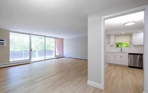 2e-5 Stonehill Dr, Stoneham, MA, 02180-3941 | Card Image