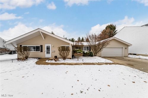 148 Englewood Dr, Avon Lake, OH, 44012-1617 | Card Image