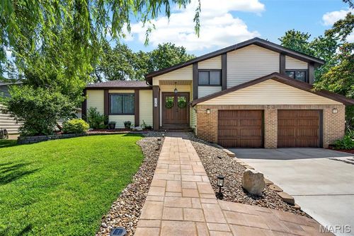 329 Kimberly Ln, Saint Peters, MO, 63376-4029 | Card Image