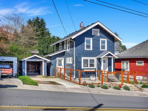 933 8th Street, Astoria, OR, 97103 | Card Image