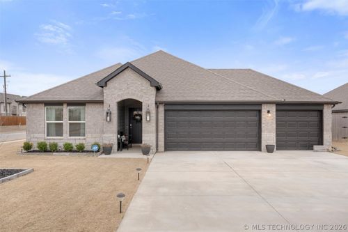 6423 Goldenrod Ln, Bartlesville, OK, 74006-6055 | Card Image