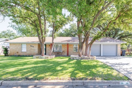 2017 S High St, Brady, TX, 76825-7419 | Card Image