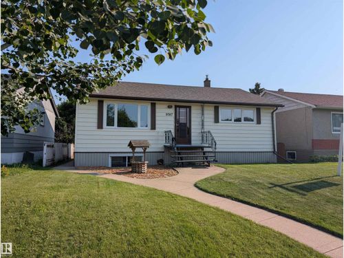 9747 66 Ave Nw, Edmonton, AB, T6E0M4 | Card Image