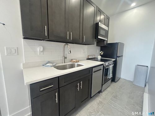 202-207 Bank St, New London, CT, 06320-6042 | Card Image