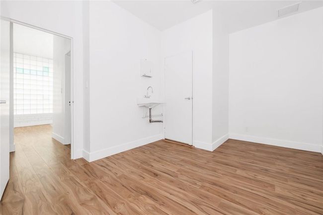 Patient exam room #2 with utility closet. | Image 8