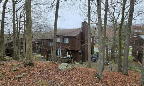 12 Redwood Dr, Highland Mills, NY, 10930-2813 | Card Image