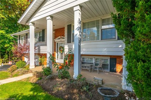 225 Anne St, Niagara on the Lake, ON, L0S1J0 | Card Image
