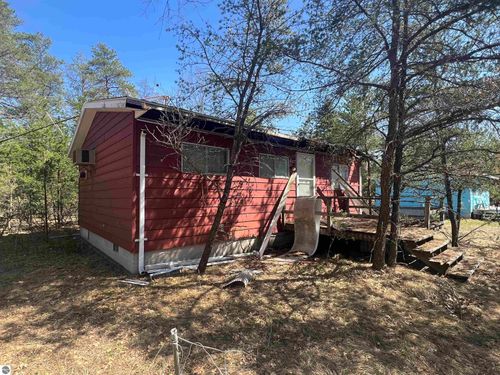 9810 S Parrott Circle Se, Fife Lake, MI, 49633 | Card Image