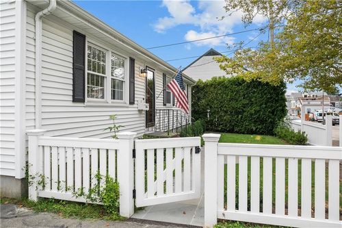 1 Narragansett Ave, Newport, RI, 02840-4064 | Card Image