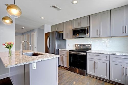 2208-2980 Baltimore Ave, Kansas City, MO, 64108-3428 | Card Image