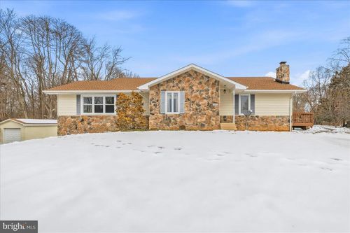 225 Keepsake Dr, Falling Waters, WV, 25419-4179 | Card Image