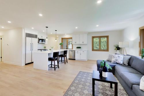 656 Jon Ln, Des Plaines, IL, 60016-1055 | Card Image