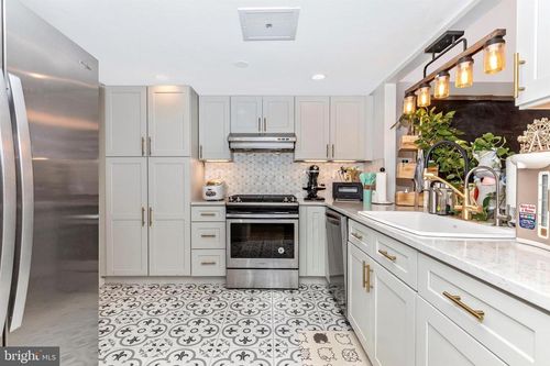 703 Mountainview Dr, CHESTERBROOK, PA, 19087-5536 | Card Image