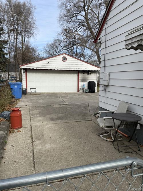 25420 Lehigh St, Dearborn Heights, MI, 48125-1529 | Card Image