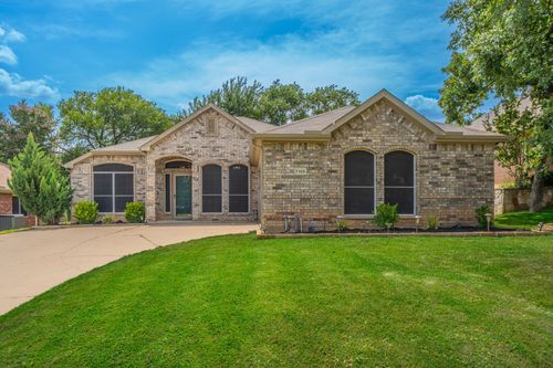 7105 Stephanie Ct, North Richland Hills, TX, 76182-3654 | Card Image