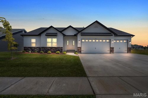 212 Woodhurst Dr, Wentzville, MO, 63385-3927 | Card Image