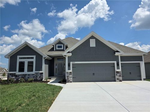10205 N Winchester Ave, Kansas City, MO, 64156-7933 | Card Image