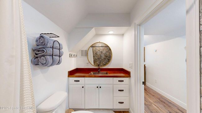 Garage Suite Bathroom | Image 40