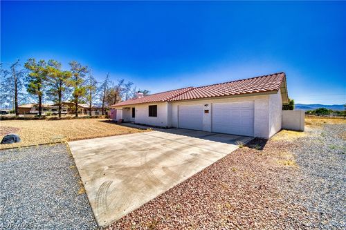 3081 S Rainbow Ave, Pahrump, NV, 89048-6423 | Card Image